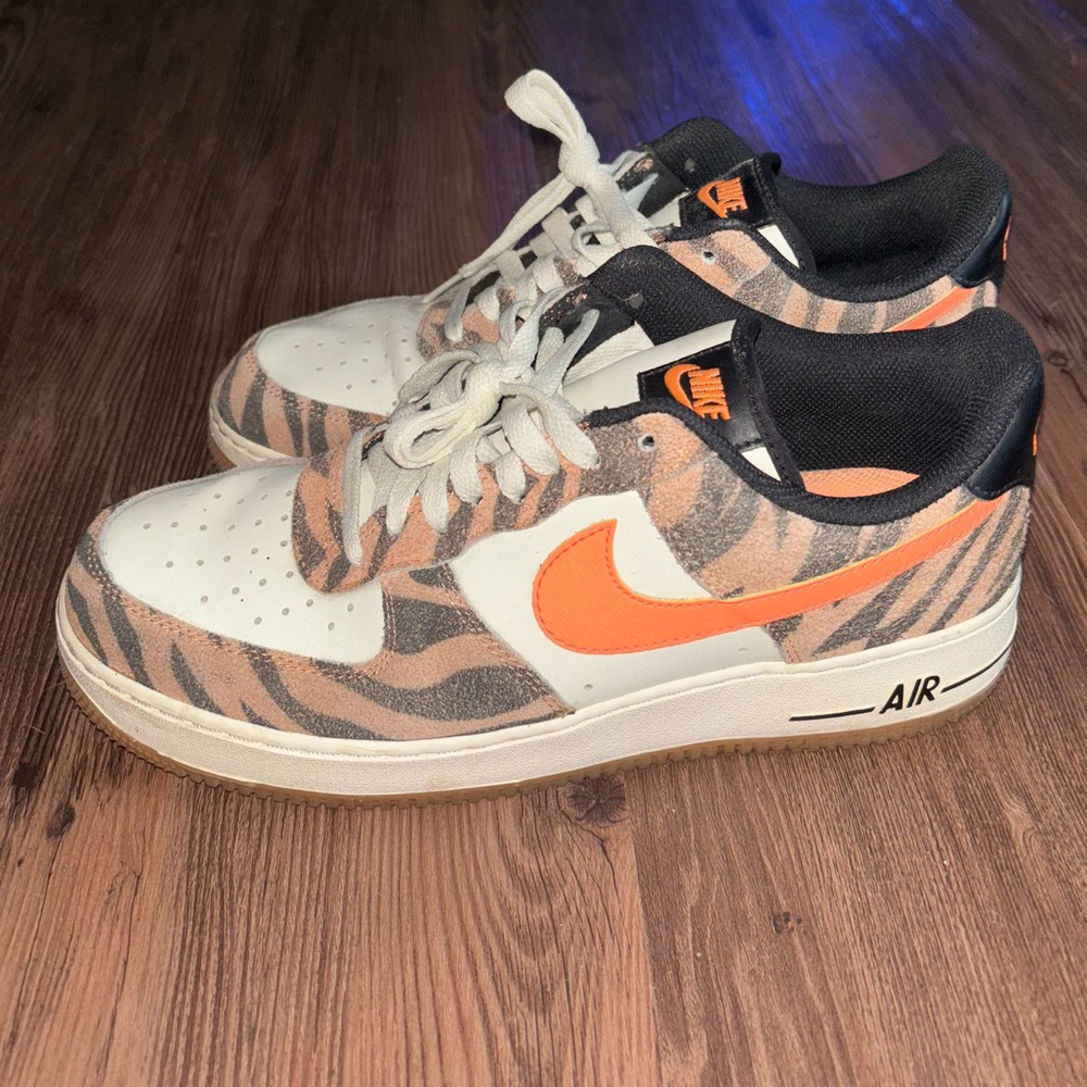 Nike Air Force 1 Dakari Stripe Size 9.5